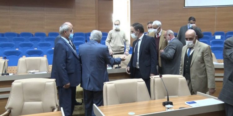 MHP’liler, AKP’lileri protesto etti: İkinci sınıf vatandaşmışız gibi muamele yapıyorsunuz