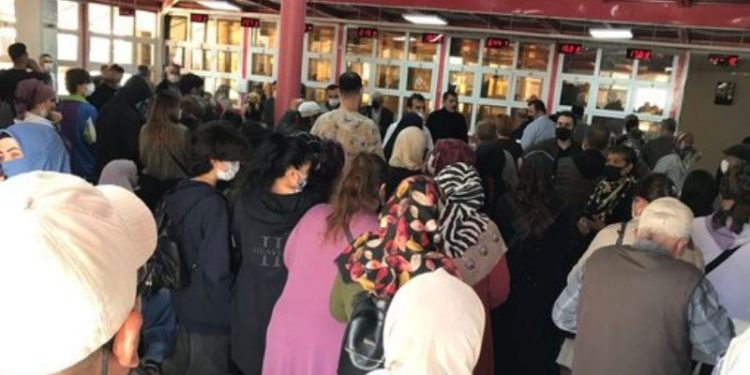 MHRS'den randevu alamayan yurttaşlar isyan etti: Reklamı bırakın, hakkımızı verin