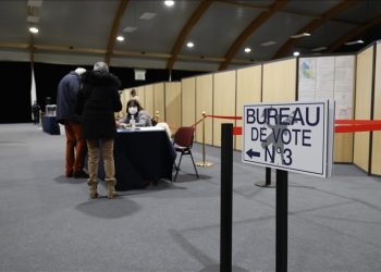 Macron'un ittifakı ve sol arasında salt çoğunluk rekabeti:  Fransa'da genel seçimin ikinci turu pazar günü yapılacak