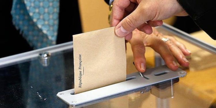 Macron’un ittifakı çoğunluk için gerekli olan 289 sandalyenin altında kaldı
