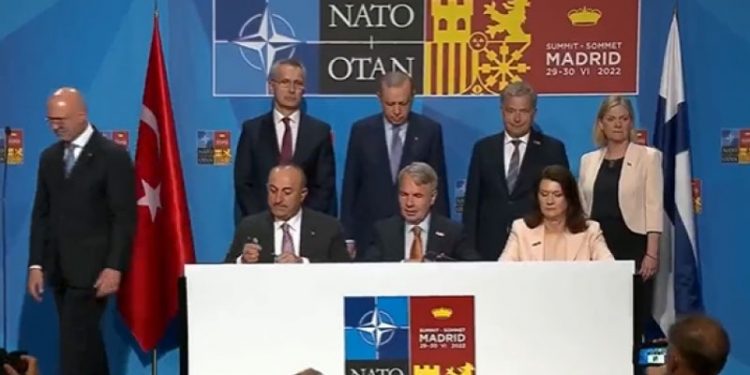 Madrid zirvesinden anlaşma çıktı: Türkiye, Finlandiya ve İsveç'in NATO üyeliği için vetosunu kaldırdı