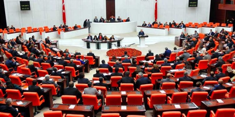 Mahfi Eğilmez: Bütçe tanınmaz halde