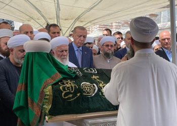 Mahmut Ustaosmanoğlu toprağa verildi, cemaatin yeni lideri Hasan Kılıç oldu