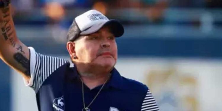 Maradona'nın ölümüyle ilgili sağlık çalışanları ihmal suçuyla yargılanacak