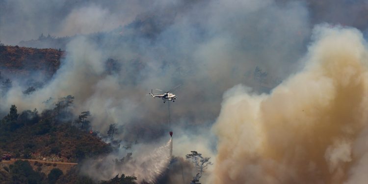 Marmaris’te son durum; alevler yönünü Okluk’a çevirdi, tahliyeler başladı