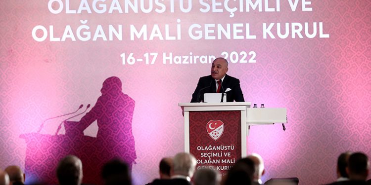 Mehmet Büyükekşi'den kulüplere yabancı müjdesi!