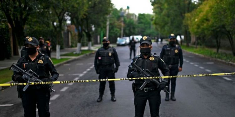 Meksika'da çete şiddeti: Yol kenarına atılmış cesetler bulundu