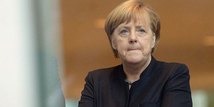 Merkel: Putin'le ilişkileri idare ediş şeklimden pişman değilim