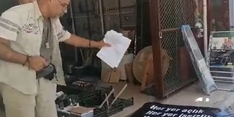Mersin’de esnaf isyan etti: ‘Bu kasayı Erdoğan’a fırlatıyorum’