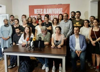 Meslek örgütlerinden gözaltılara ortak tepki: Gazetecilik boğulmak isteniyor