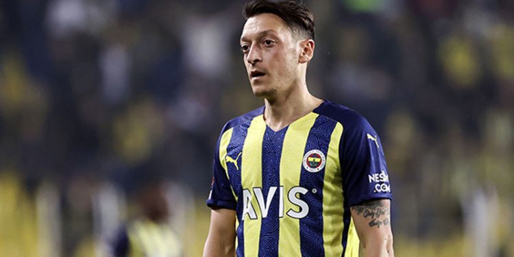 Mesut Özil, Fenerbahçe'yi takipten çıkardı!