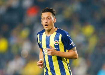 Mesut Özil'in menajerinden Fenerbahçe açıklaması