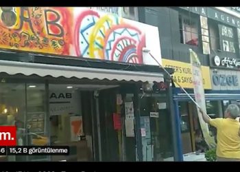 Milletvekiline ‘lan’ diye hitap eden polis, ‘renkleri rahatsız edici’ diyerek tabelayı beyaza boyattı!