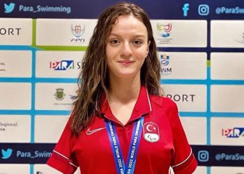 Milli yüzücü Sümeyye Boyacı, Portekiz'de düzenlenen Para Yüzme Dünya Şampiyonası'nda dünya şampiyonu oldu