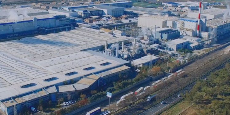 Modern Karton işçileri iş bıraktı: 'Patron bize vereceği parayı bankada işletiyor'
