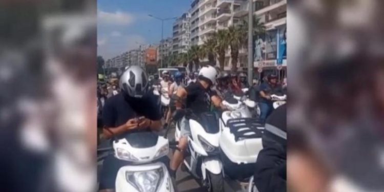Motokuryelerden akaryakıt zamları protestosu