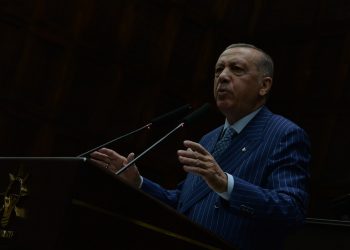 Muhalefet, Erdoğan’ın komplo teorilerini yıkmadan onu yenemez