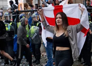 Münih'te Nazi selamı veren İngiliz taraftarlar tutuklandı