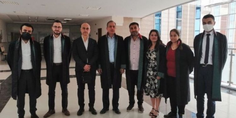 Müvekkilinin darp edilmesine karşı çıktığı için dava açılan avukata beraat