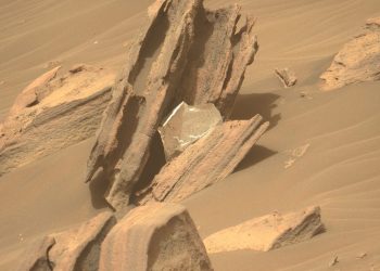 NASA’nın uzay aracı Mars’ın yüzeyinde çöp tespit etti