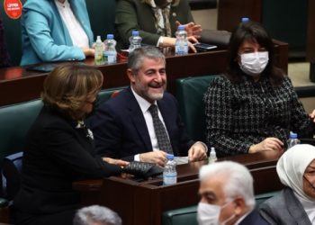 Nebati &lsquo;dar gelirli&rsquo; a&ccedil;ıklamasını Twitter&rsquo;dan toparlamaya &ccedil;alıştı