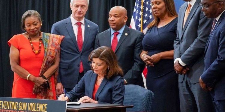 New York'ta silahlı şiddete karşı yeni yasa