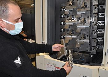 New York'ta yarı otomatik silah edinme yaşı 21'e yükseltildi