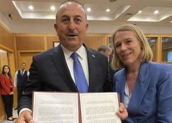 Norveç Dışişleri Bakanı Huitfeldt, Türkiye’nin yıl sonuna kadar Norveçlileri pasaport yerine kimlikle alacağını açıkladı