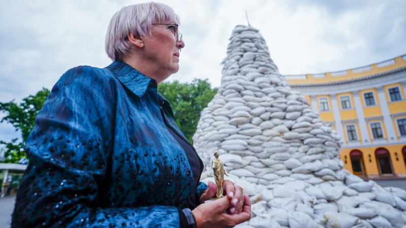 Odessa'yı ziyaret eden Almanya Kültür Bakanı Roth: Ukrayna'nın kültürel kimliği de tehdit altında