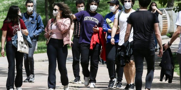 Omicron: Yeni varyantlar Türkiye'yi etkiler mi?