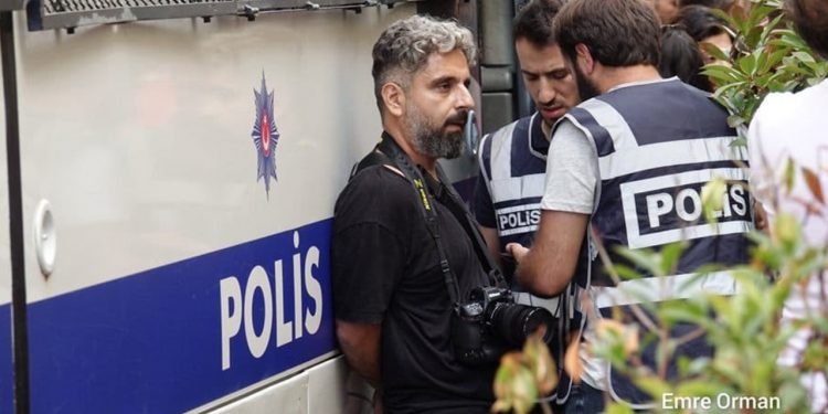 Onur Yürüyüşü’ne polis müdahalesi: Çok sayıda kişi gözaltında