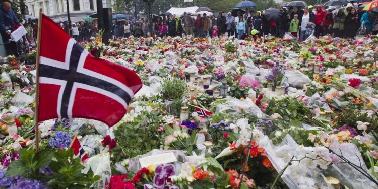 Oslo: Polis, silahlı saldırıda göazlatına alınan şüphelinin 'radikal İslamcı' olarak bilindiğini açıkladı