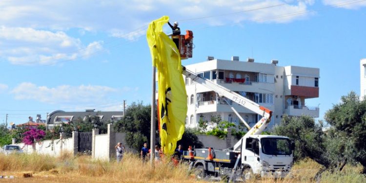 Paraşütün ipi koptu, iki turist yaralandı