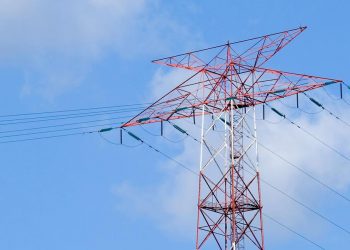 Patronlar Bakan'la buluştu: Elektriğe en az yüzde 30 zam konusunda anlaşıldı