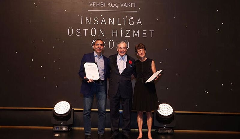 Prof. Dr. Özlem Türeci ve Prof. Dr. Uğur Şahin'e 'İnsanlığa Üstün Hizmet' ödülü