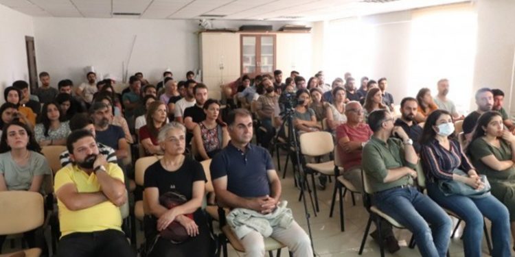 Prof. Dr. Durmuş: Çözüm için 3’üncü yol oluşturulmalı