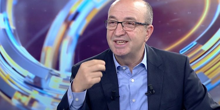 Prof. Dr. Uzunoğlu: Ancak 40 bin TL maaşın varsa orta sınıf sayılırsın!