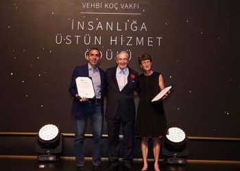 Prof. Dr. Özlem Türeci ve Prof. Dr. Uğur Şahin'e 'İnsanlığa Üstün Hizmet' ödülü