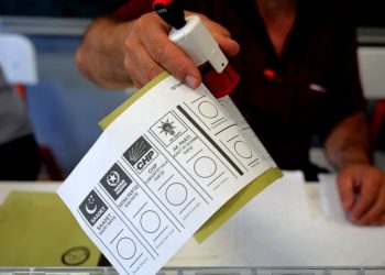 PİAR anketine göre AKP'deki düşüş devam ediyor