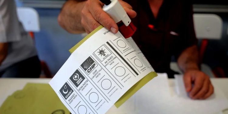 PİAR anketine göre AKP'deki düşüş devam ediyor