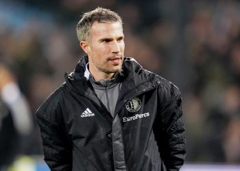 Robin van Persie, Manchester United'ın teklifini reddetti