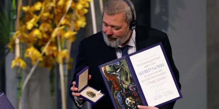 Rus gazeteci Muratov, Nobel ödülünü Ukraynalı çocuklar için açık artırmaya çıkardı