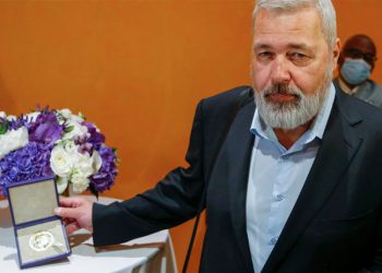 Rus gazeteci Muratov, Ukraynalı mülteciler için Nobel madalyasını sattı