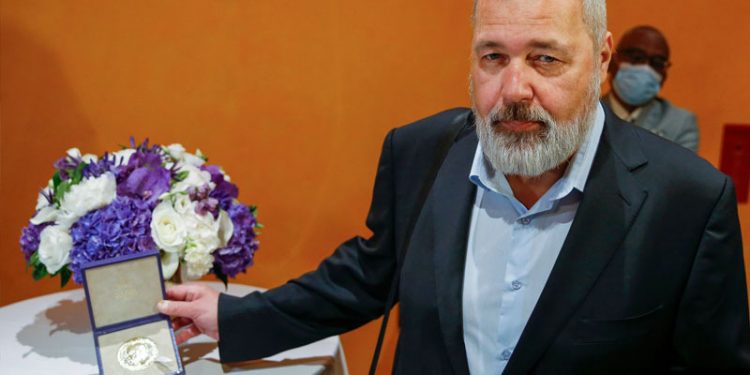 Rus gazeteci Muratov, Ukraynalı mülteciler için Nobel madalyasını sattı