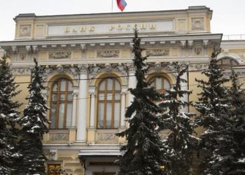 Rusya Merkez Bankası, yüzde 20'ye çıkan politika faizini savaş öncesi seviyeye düşürdü