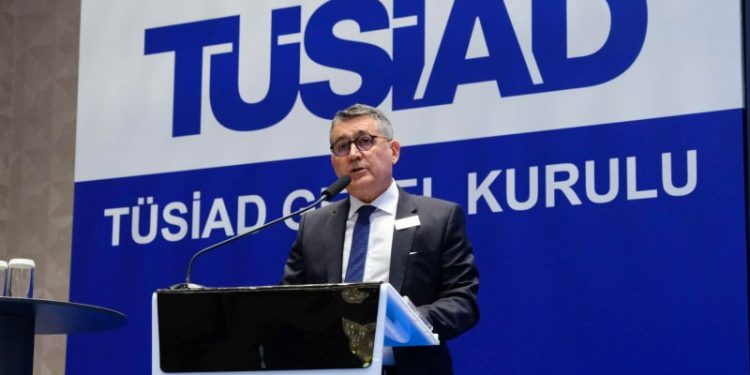 Sabah yazarı Güngör: TÜSİAD'çıların tuzu kuru, onların fakir edebiyatı yapmaları ancak işçilerinin daha fazla zam istemelerini önlemek içindir