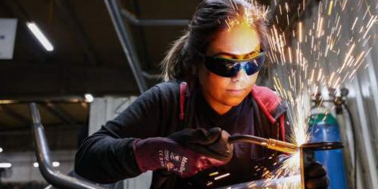 Sanayi üretimi yıllık yüzde 10,8 arttı