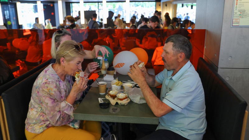 Savaşı boykot eden McDonald's'ın Rusya'daki restoranları, başka bir isimle yeniden açıldı