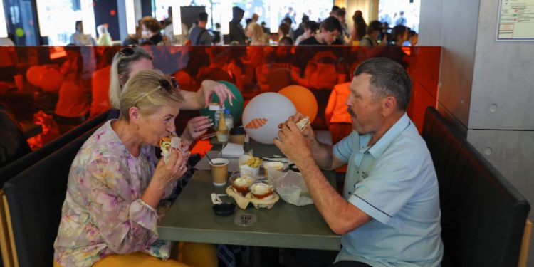 Savaşı boykot eden McDonald's'ın Rusya'daki restoranları, başka bir isimle yeniden açıldı