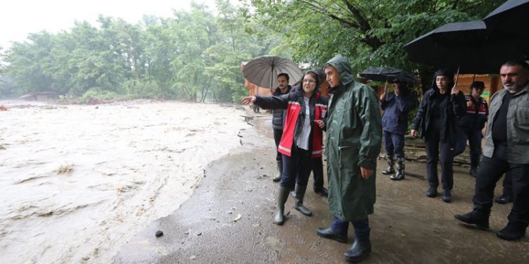 Sel bölgesine giden Bakan Derya Yanık: Bölgenin kaderi